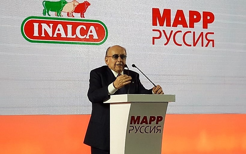 Luigi Cremonini, fondatore di Inalca e presidente del Gruppo Cremonini, illustra la nuova grande struttura distributiva -sorta a Mosca tramite la controllata Marr Russia-, nel giorno dell'inaugurazione il 13 febbraio 2020 alla presenza del del viceministro dell’Agricoltura russo Levin e del ministro italiano del Mipaaf, Bellanova