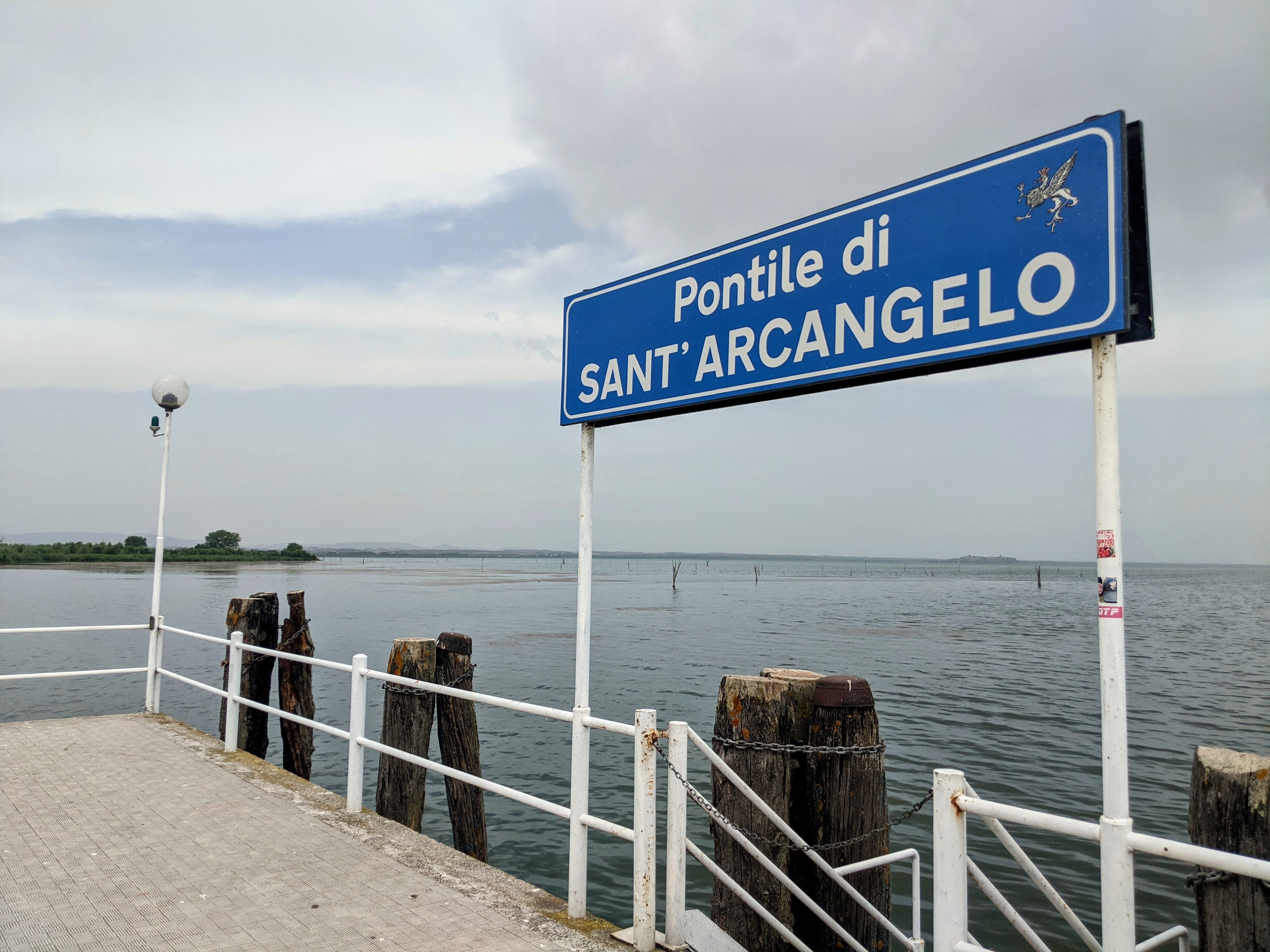 Pontile di Sant'Arcangelo presso il lago Trasimeno