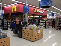 McDonald's all'interno di un punto vendita Walmart