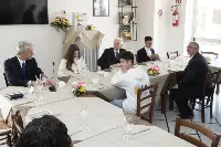 Il presidente della Repubblica Sergio Mattarella a pranzo al ristorante Nuova Cucina Organizzata (Casal di Principe, 21 marzo 2023)