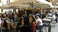 Un bar del centro storico di Genova