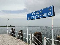 Pontile di Sant'Arcangelo presso il lago Trasimeno