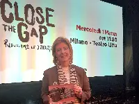 Sara Andriani riceve il premio Close the gap