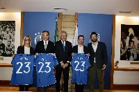 Premiazione Tartufo dell'Anno: da sx, Liliana Allena (pres. Fiera internazionale Tartufo Bianco d’Alba); Alberto Cirio (pres. Regione Piemonte); Gabriele Gravina (pres. Figc); Emanuele Bolla (assessore Turismo Alba); Rodolfo Pisa di Monterosa (director sport marketing Adidas)