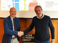 L'amministratore delegato di Ieg, Corrado Peraboni (a sinistra della foto), e il direttore di Unionbirrai, Vittorio Ferraris, subito dopo la sigla della partnersghip tra le due società avvenuta il 26 ottobre 2022