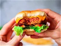 Burger, o polpetta, Beyond Meat, carne 100% vegetale ottenuta dalle proteine dei piselli