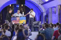 Il filantropo Usa Howard Buffet incontra a Kiev gli agricoltori ucraini annunciando un sostanzioso programma di aiuti, e sostegno attraverso un Fondo milionario