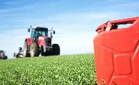 Trattori e latta di carburante agricolo