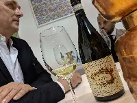 Andrea Felluga presenta la cantina Livio Felluga, in compagnia di una Bottiglia "Abbazia di Rosazzo" del 2015