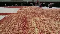 La pizza più grande del mondo realizzata da Pizza Hut a Los Angeles
