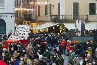 Una delle passate edizioni della Festa del torrone: giunta alla sua 25esima edizione, ogni anno anima il centro della città di Cremona