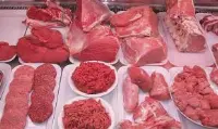 Carne esposta in macelleria
