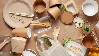 Stoviglie compostabili su base vegetale, o bioplastica