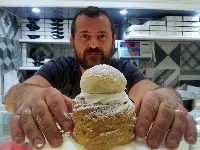Ciro Scognamillo, proprietario della storica pasticceria Poppella di Napoli