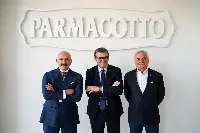 Da sinistra a destra: amministratore delegato Parmacotto Group (Andrea Schivazappa), vicepresidente del Senato (Gian Marco Centinaio) e Giovanni Zaccanti (presidente Parmacotto Group).