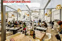 Rossopomodoro alla Stazione Centrale di Milano