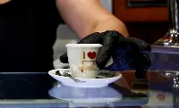 Caffè espresso italiano servito al bar