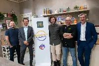 Presentazione delle nuove McChicken Variation. Da sx, Manuel Saraceno (Giallo Zafferano) Dario Baroni, AD McDonald's Italia, Guglielmo Scilla (Willwosh), lo chef McDonald's Raffaele Bellini, Andrea Santagata, DG Mondadori Media