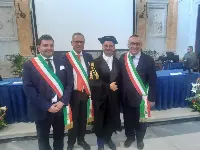 Raffaele De Nigris (secondo da dx) insignito della laurea honoris causa dall'università di Napoli
