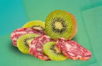 Kiwi e salame