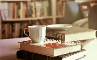 Tazzina di caffè espresso all'italiana, che proprio come il suo aroma, penetra nelle pagine di gran parte della letteratura mondiale