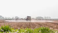 Somministrazione di glifosato nei campi agricoli