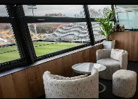 La lounge hospitality vip dello stadio Penzo del Venezia Calcio arredata da Uno Contract