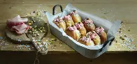 bomboloni di carnevale con mousse mortadella