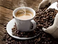 Composizione artistica di una tazzina di caffè