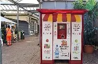 Riciclo bottiglie in Pet: macchina mangiaplastica installata in uno dei mercati rionali capitolini