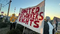Proteste davanti alla fabbrica di Tyson Foods a Van Buren, in Arkansas