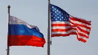 Bandiere Russia e Usa al vento