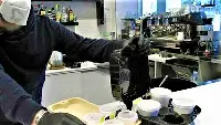 Divieto di servire al banco: caffè e bevande da bar serviti in bicchieri e contenitori di plastica
