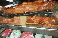 Cibo in contenitori di plastica