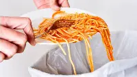 Spreco di cibo nel piatto