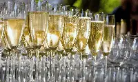 Vino Prosecco in flute: bollicine italiane