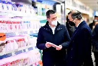 Il presidente di Lidl Italia, Massimiliano Silvestri (sx) col Sindaco Beppe Sala