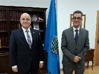 A sinistra Malek Twal, rappresentante a Madrid della Lega degli Stati Arabi, e a destra il direttore esecutivo del Coi, Abdellatif Ghedira