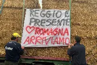 Striscione dei soccorsi Araer agli allevatori alluvionati della Romagna