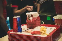 Vassoio con prodotti KFC