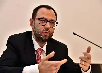 Il titolare del Mipaaf, ministro Stefano Patuanelli, durante un discorso