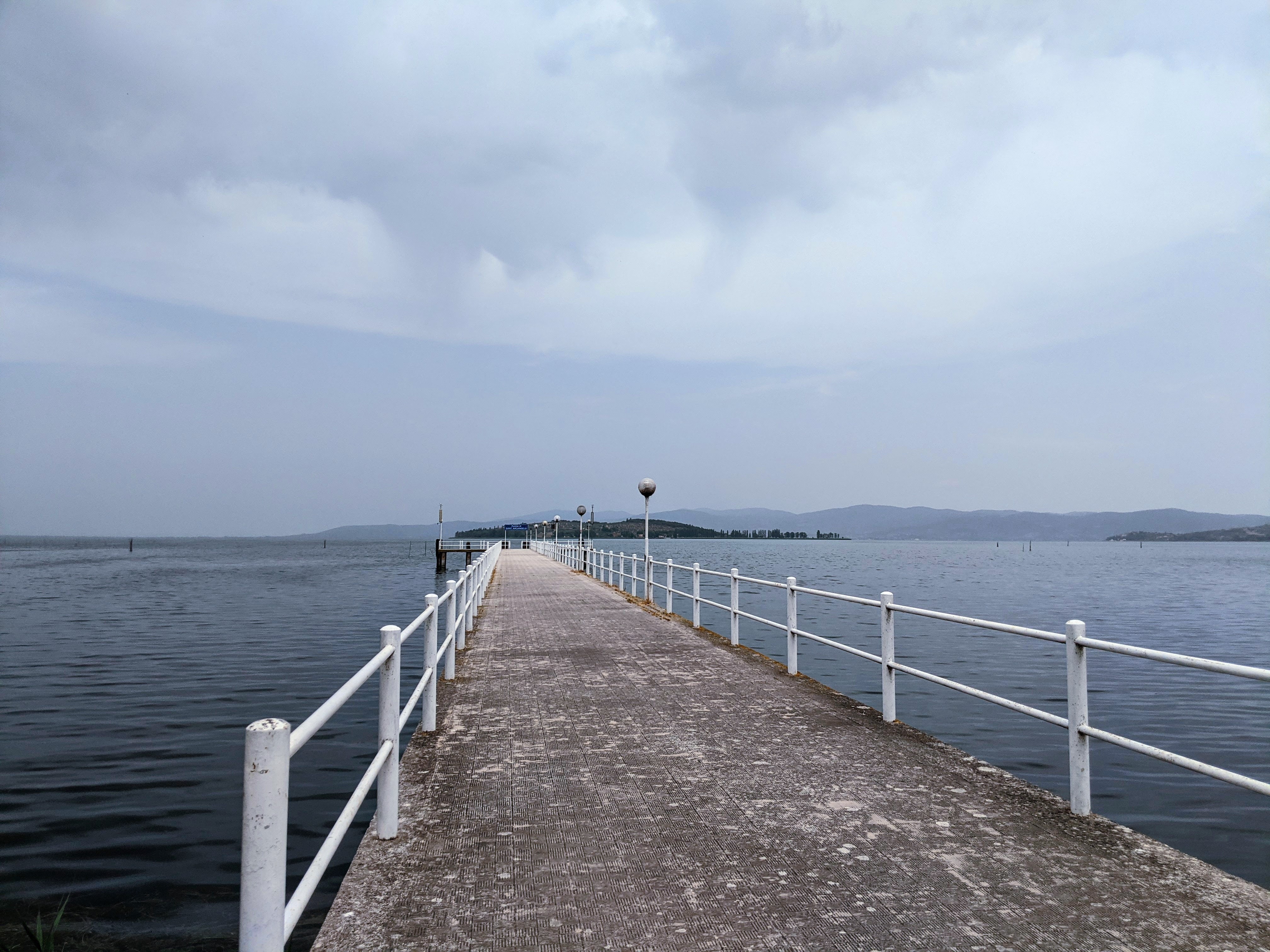 Pontile di Sant'Arcangelo presso il lago Trasimeno