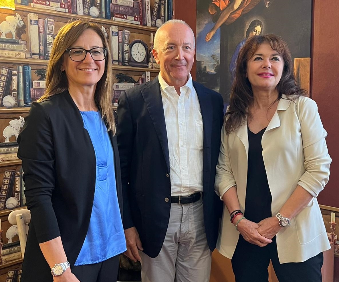 Paolo Gerevini, pres. CPR System, con la dg Monica Artosi, e (a dx) l'ad di Coop Italia, Maura Latini