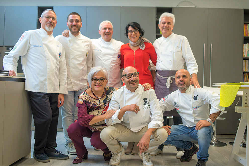 Chef al lavoro per l’accademia de Il Mondo delle Intolleranze