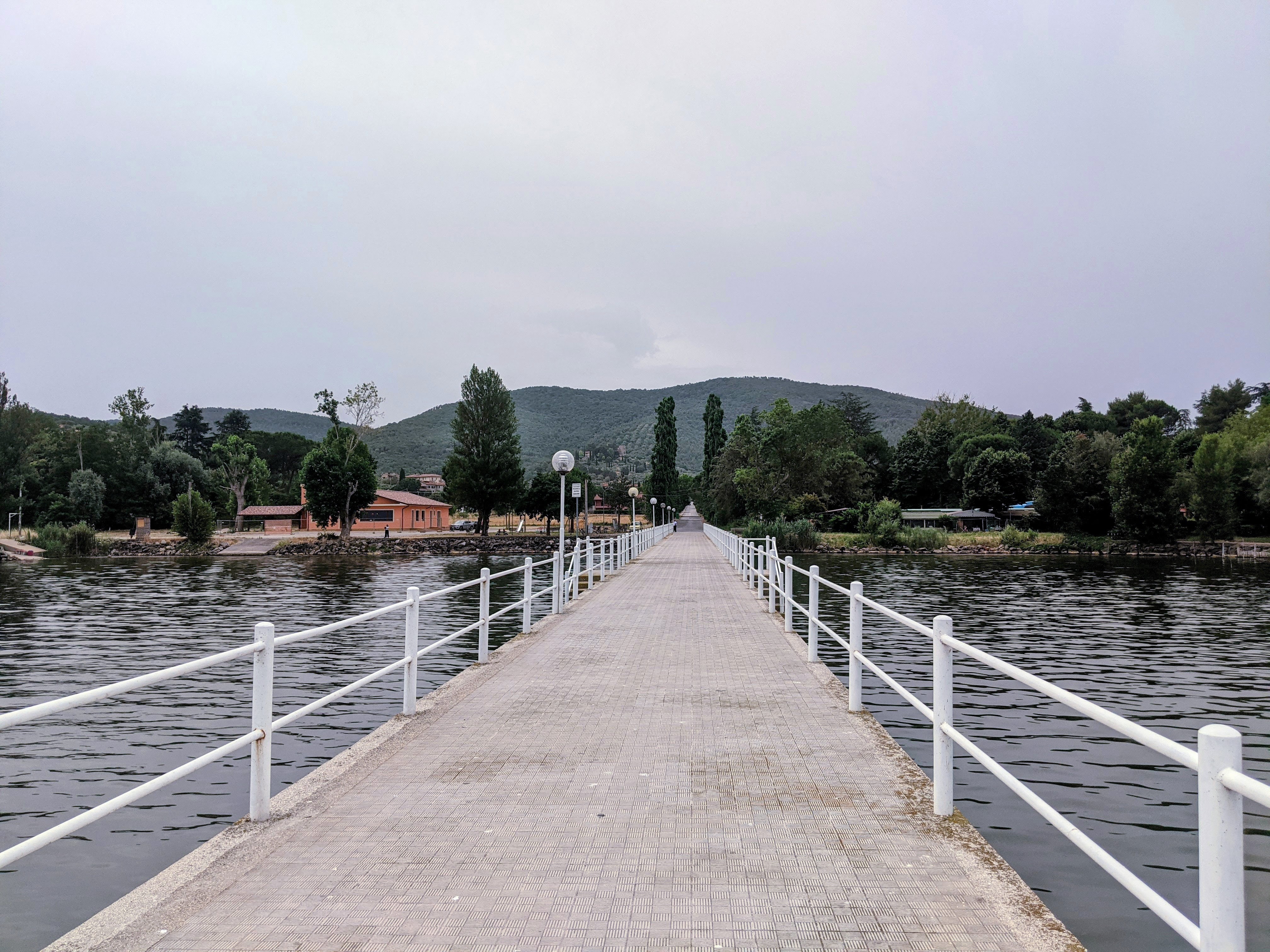 Cantiere de "La Locanda dei pescatori" presso il Pontile di Sant'Arcangelo del lago Trasimeno