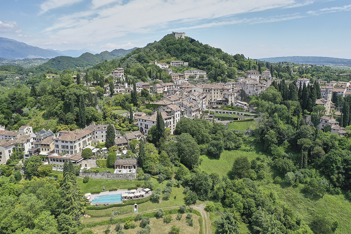 Montelvini produce due vini Docg di alto prestigio: Asolo Prosecco Superiore e Montello Rosso