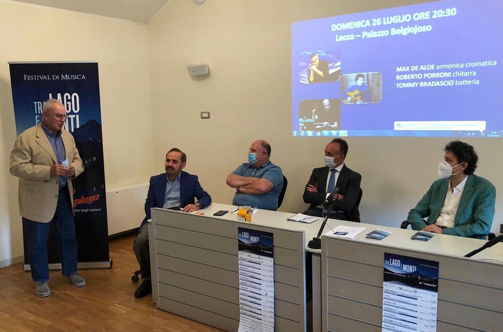 Presentazione 33° Festival musicale Lecco. Da sx: Marco Milani, Presidente di Valle Spluga; Giovanni Priore, Presidente Acel Energie; Antonio Peccati, Presidente Confcommercio; Marco Massironi, Deutsche Bank Italia; Roberto Porroni, Direttore Artistico del Festival.