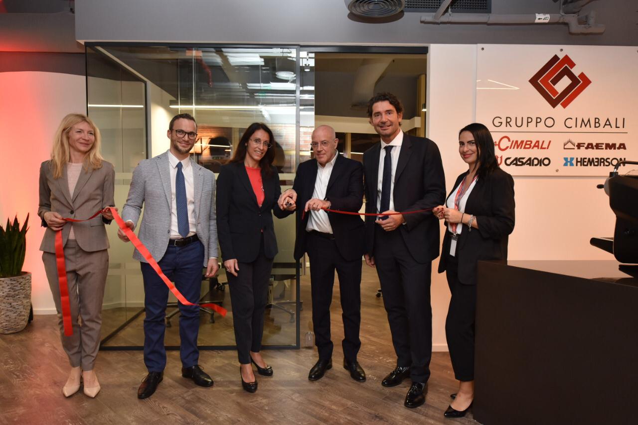 Inaugurazione Cimbali Dubai: da sx, Paola Zagni Office Manager Cimbali DMCC branch; Claudio Torresan GM Cimbali DMCC branch; Silvia Ciriello Vice Console Generale d'Italia EAU; Franco Panno AD Cimbali; Bruno Pignatelli Export Sales Manager Cimbali