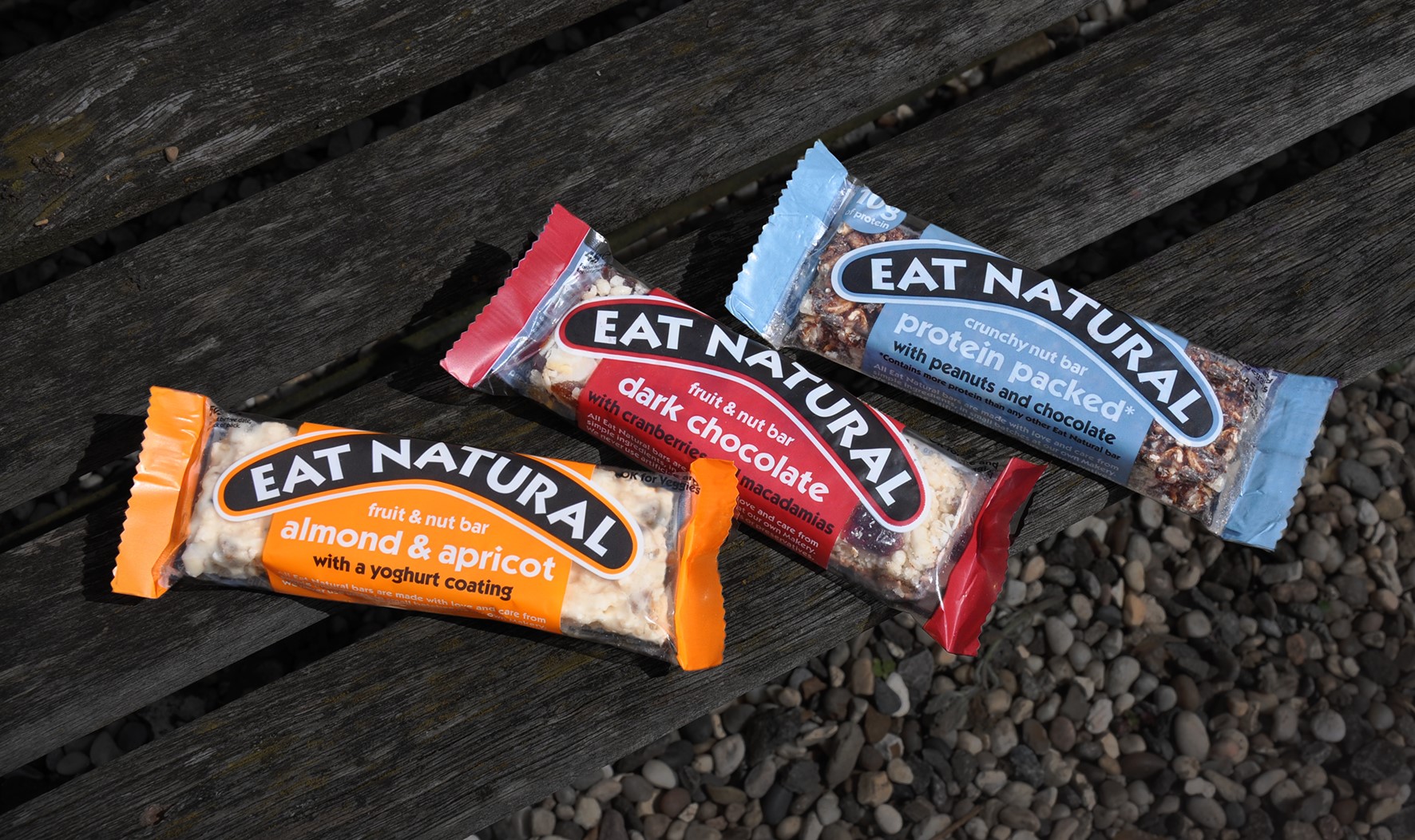 Natural fibre packages for fruits. Natural ate. Natural ate. Fruit and nut bars. Natural ate.