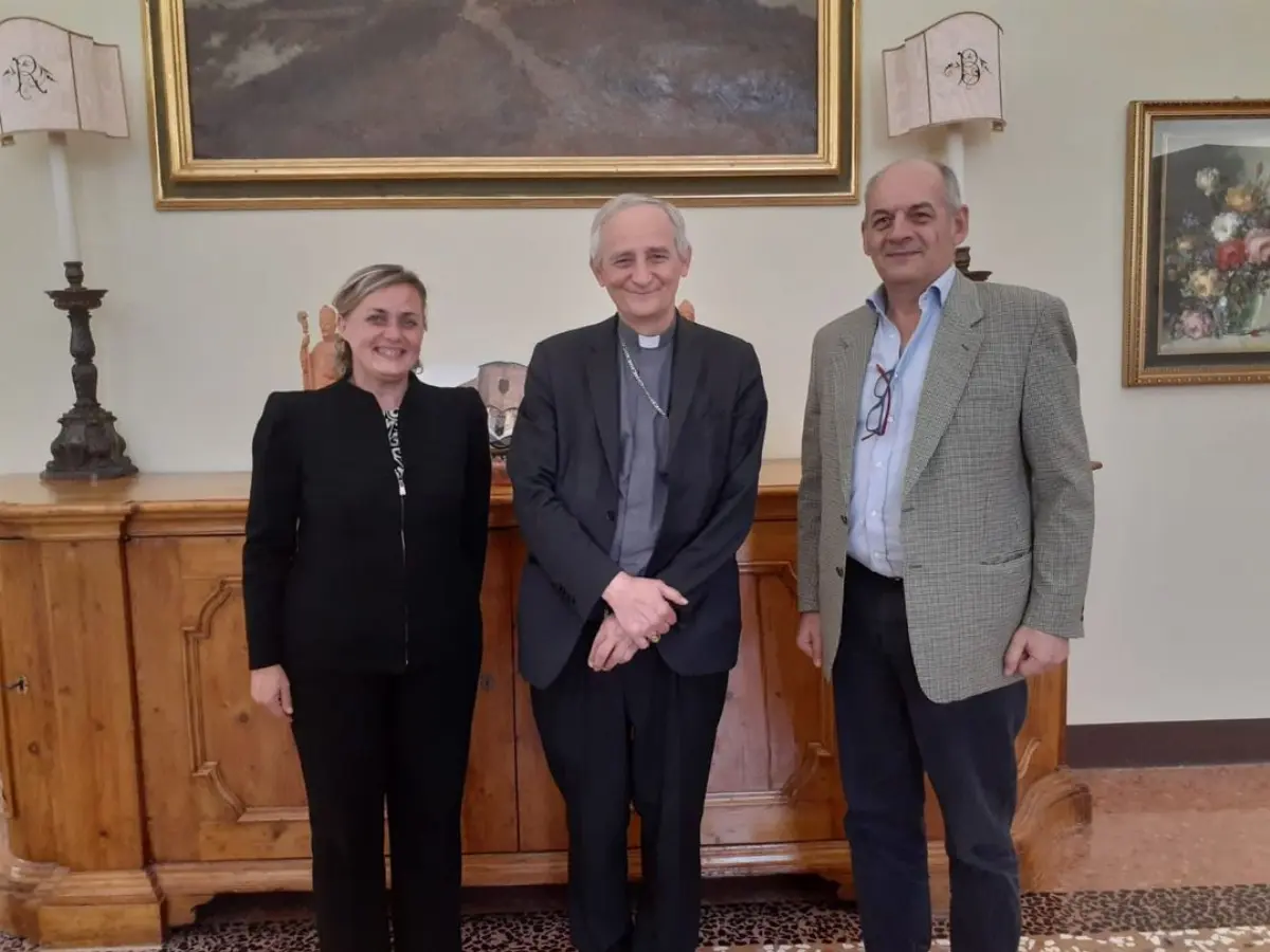 Cinzia Pagni e Claudio Guccinelli (Ases), col Card. Zuppi